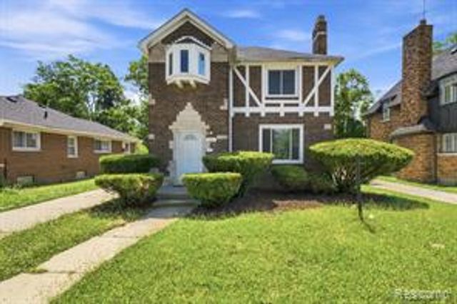 8262 E Outer Drive, Detroit, MI 48213