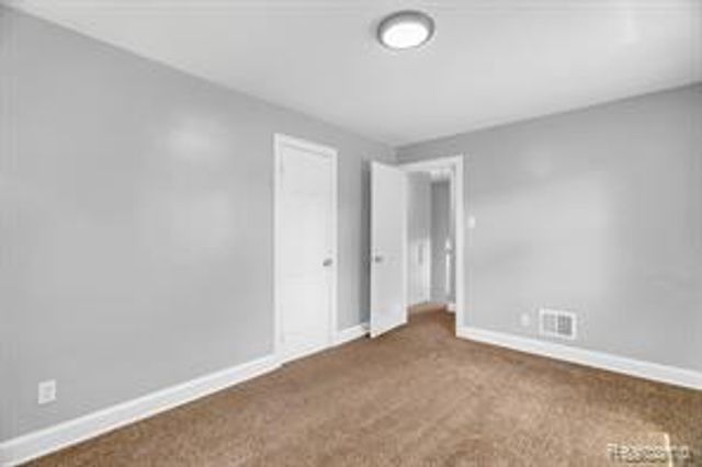 8262 E Outer Drive, Detroit, MI 48213