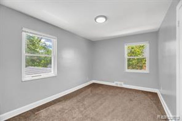 8262 E Outer Drive, Detroit, MI 48213