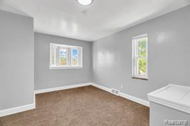 8262 E Outer Drive, Detroit, MI 48213
