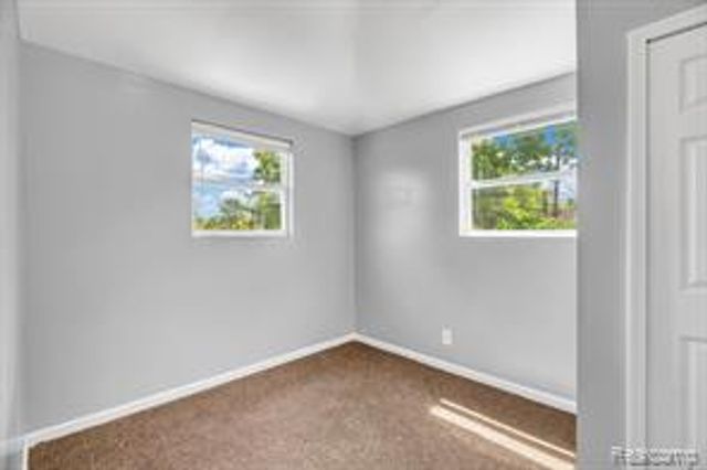 8262 E Outer Drive, Detroit, MI 48213
