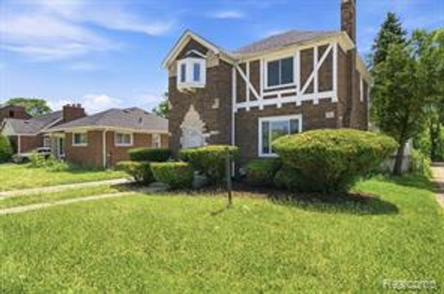8262 E Outer Drive, Detroit, MI 48213