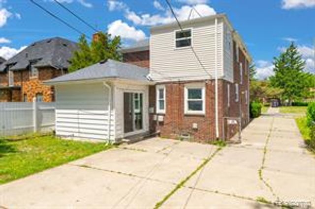 8262 E Outer Drive, Detroit, MI 48213