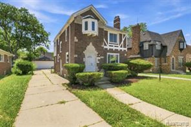 8262 E Outer Drive, Detroit, MI 48213