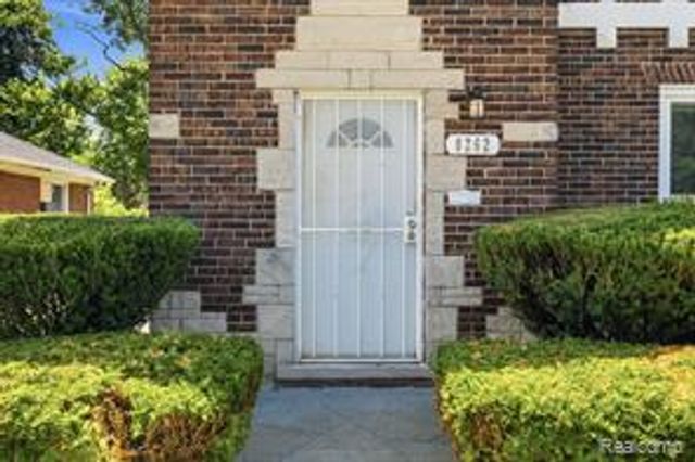 8262 E Outer Drive, Detroit, MI 48213