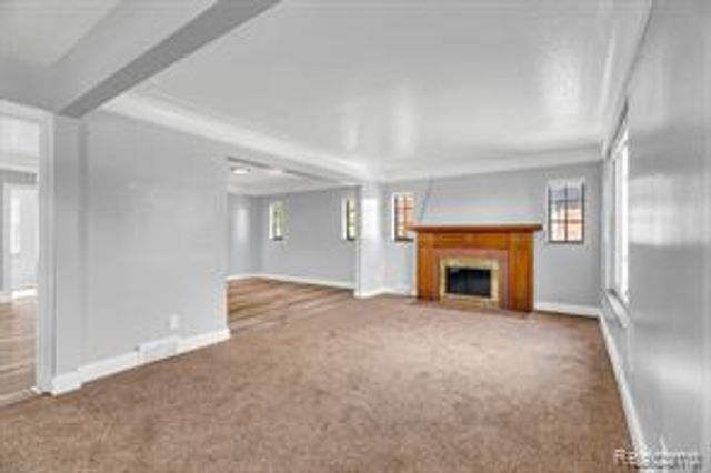 8262 E Outer Drive, Detroit, MI 48213