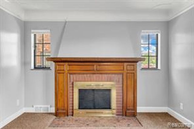 8262 E Outer Drive, Detroit, MI 48213
