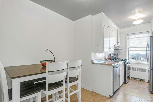 1234 Midland Ave 5F, Bronxville, NY 10708