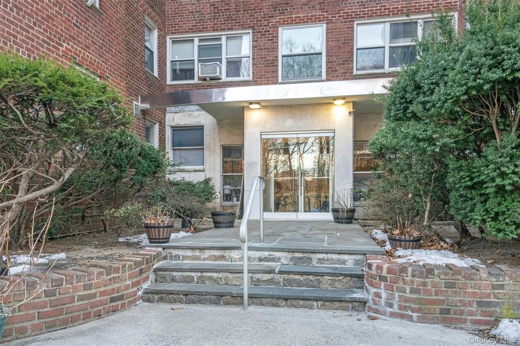1234 Midland Ave 5F, Bronxville, NY 10708