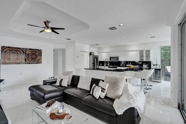 11008 NW 73rd St, Doral, FL 33178