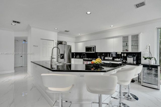 11008 NW 73rd St, Doral, FL 33178