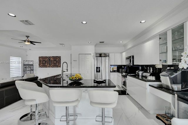 11008 NW 73rd St, Doral, FL 33178