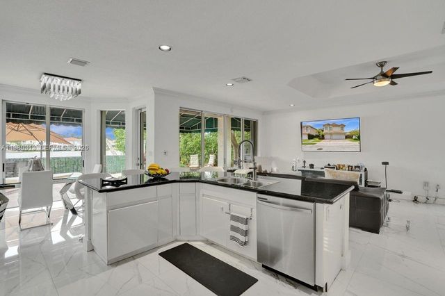 11008 NW 73rd St, Doral, FL 33178