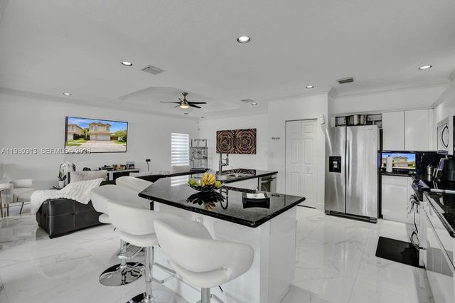 11008 NW 73rd St, Doral, FL 33178