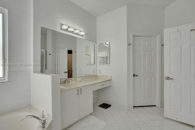 11008 NW 73rd St, Doral, FL 33178