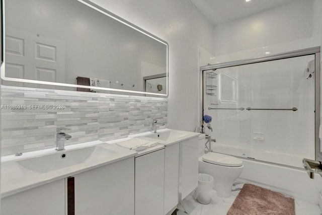 11008 NW 73rd St, Doral, FL 33178