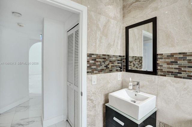 11008 NW 73rd St, Doral, FL 33178