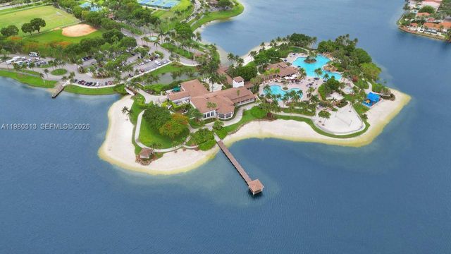 11008 NW 73rd St, Doral, FL 33178