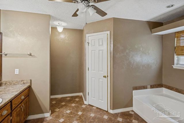 4400 Amberwood Cir, Pace, FL 32571