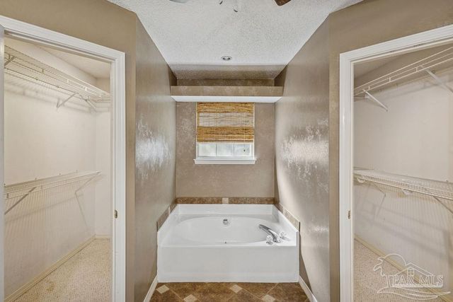 4400 Amberwood Cir, Pace, FL 32571