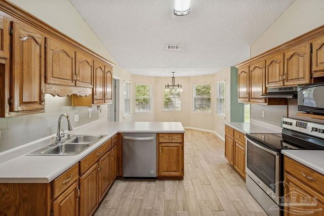 4400 Amberwood Cir, Pace, FL 32571