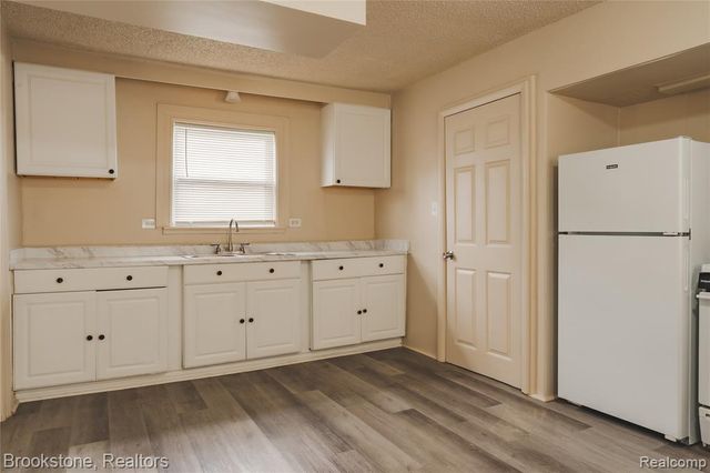 103 W Cornell Avenue, Pontiac, MI 48340