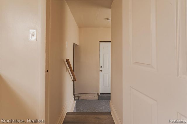 103 W Cornell Avenue, Pontiac, MI 48340