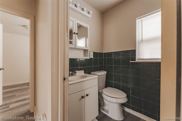 103 W Cornell Avenue, Pontiac, MI 48340