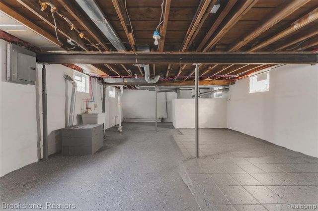 103 W Cornell Avenue, Pontiac, MI 48340