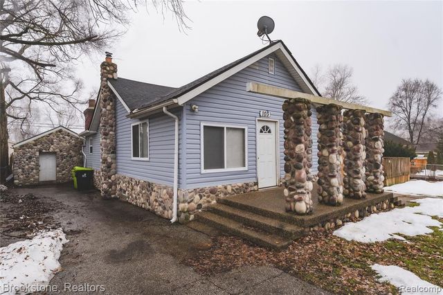 103 W Cornell Avenue, Pontiac, MI 48340
