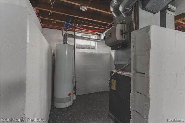 103 W Cornell Avenue, Pontiac, MI 48340