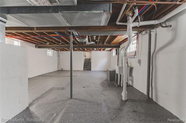 103 W Cornell Avenue, Pontiac, MI 48340