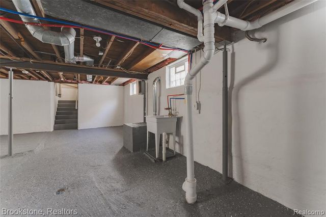 103 W Cornell Avenue, Pontiac, MI 48340