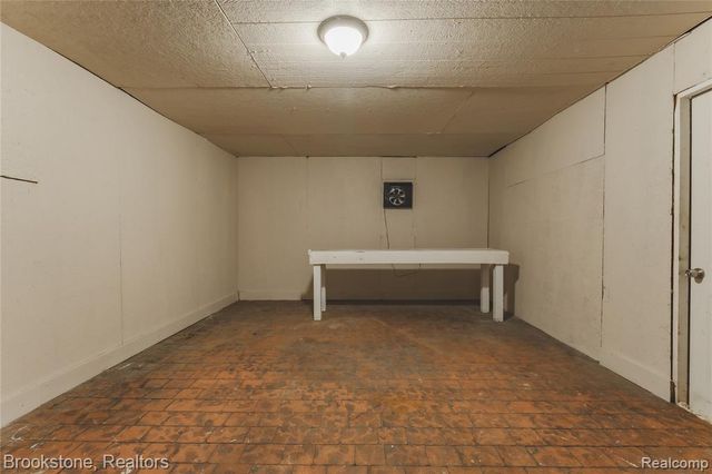 103 W Cornell Avenue, Pontiac, MI 48340