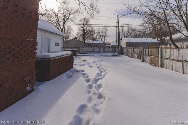 103 W Cornell Avenue, Pontiac, MI 48340