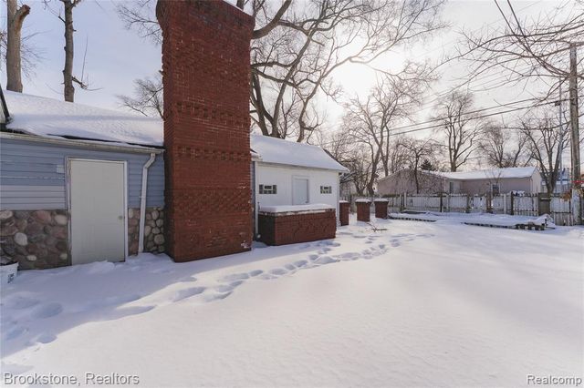 103 W Cornell Avenue, Pontiac, MI 48340