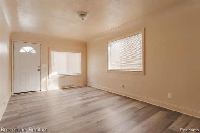 103 W Cornell Avenue, Pontiac, MI 48340