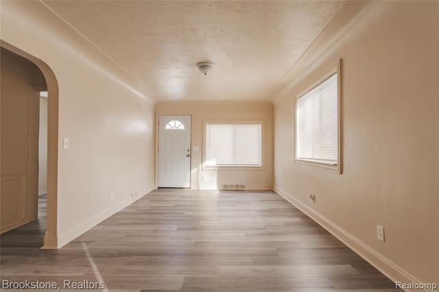 103 W Cornell Avenue, Pontiac, MI 48340