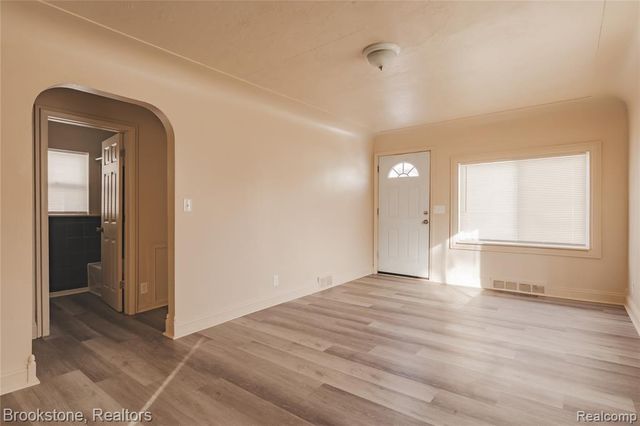 103 W Cornell Avenue, Pontiac, MI 48340