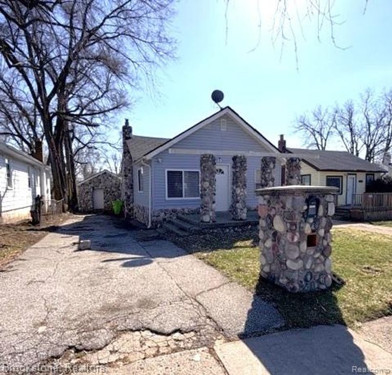 103 W Cornell Avenue, Pontiac, MI 48340