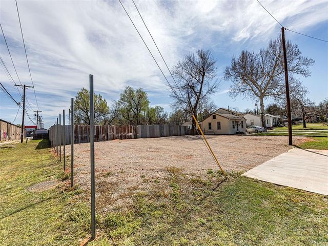 3924 N Youngs Boulevard, Oklahoma City, OK 73112
