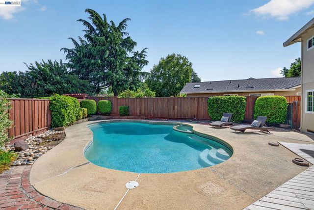 2865 Longspur Way, Pleasanton, CA 94566