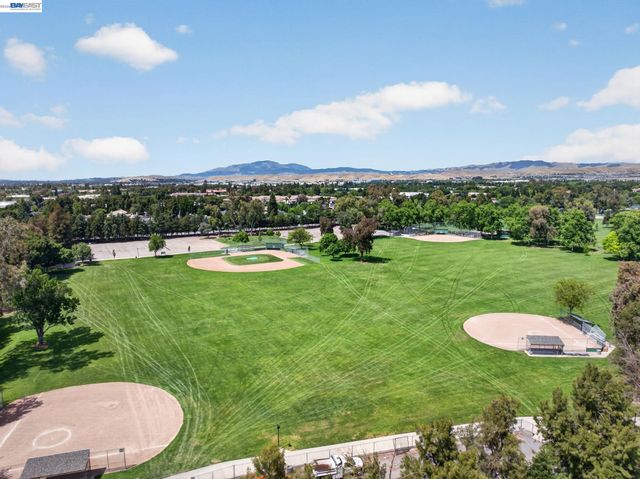 2865 Longspur Way, Pleasanton, CA 94566