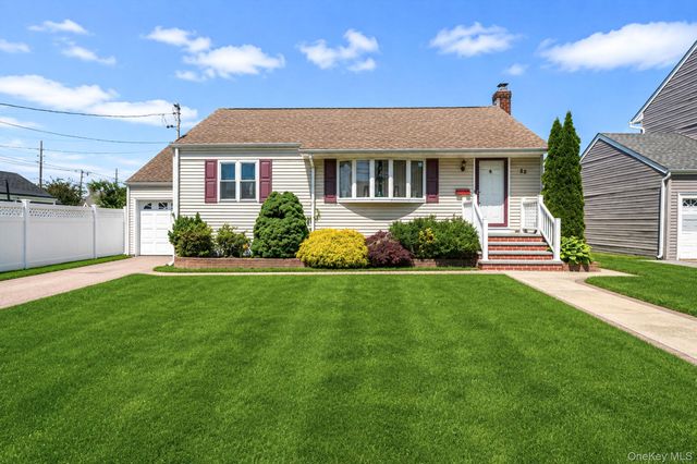 52 Eastlake Avenue, Massapequa Park, NY 11762