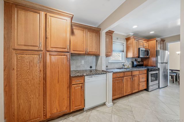 52 Eastlake Avenue, Massapequa Park, NY 11762