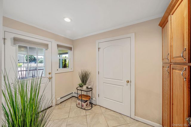 52 Eastlake Avenue, Massapequa Park, NY 11762
