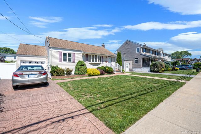 52 Eastlake Avenue, Massapequa Park, NY 11762