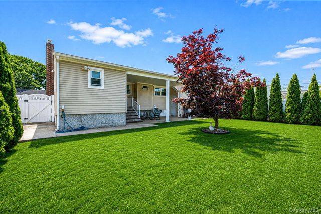 52 Eastlake Avenue, Massapequa Park, NY 11762