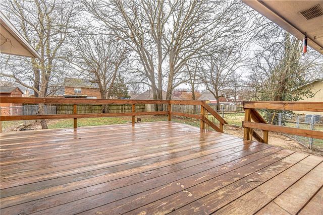 601 N Valley West Drive, Rogers, AR 72756