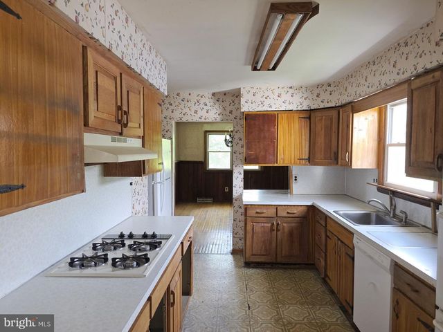 121 THREE BRIDGE RD, Monroeville, NJ 08343